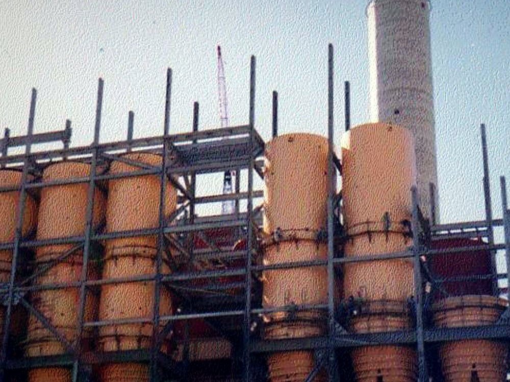 Silo dan struktur pabrik industri