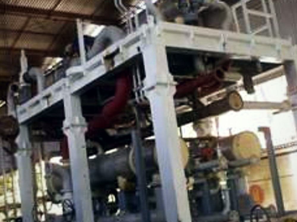 Skid proses modular dengan perpipaan dan instrumentasi